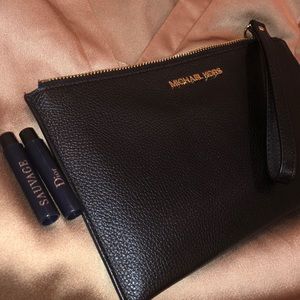 ~Authentic Michael Kors Wristlet~
